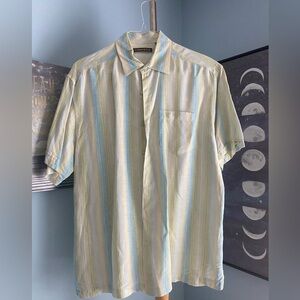 Cubavera men’s button down shirt sleeve shirt size large cream, green blue.